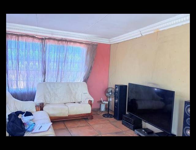 3 BEDROOM HOUSE FOR SALE IN MABOPANE UNIT X
